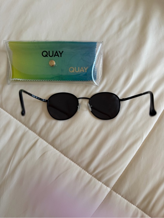 Quay Australia Black Round Polarized Sunglasses main image 4